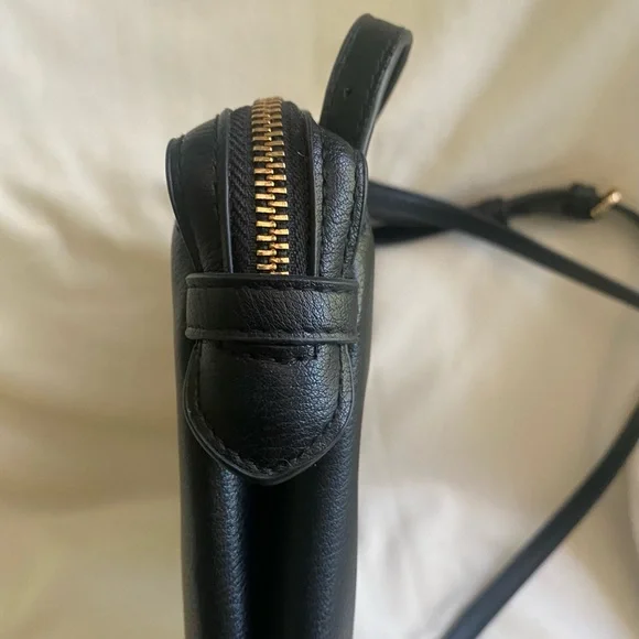 NWOT Vegan Leather Crossbody, Top Zip Closure, interior zip pocket/compartments - Picture 3 of 14